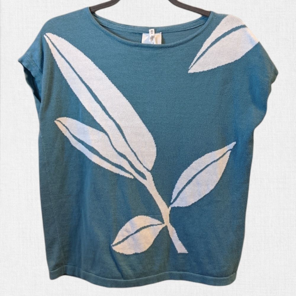 Women's Teal Short-Sleeve Knit Top with White Leaf Motif